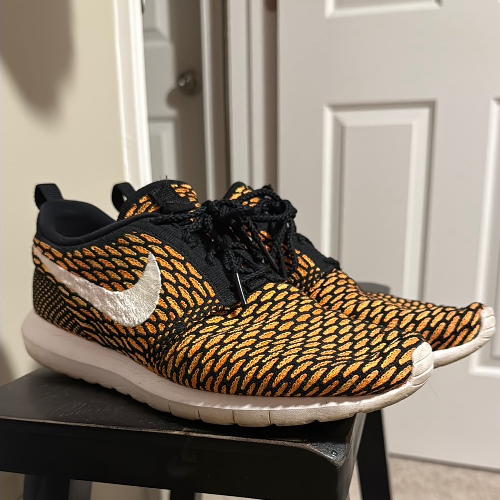 Nike Roshe Flyknit Sneakers